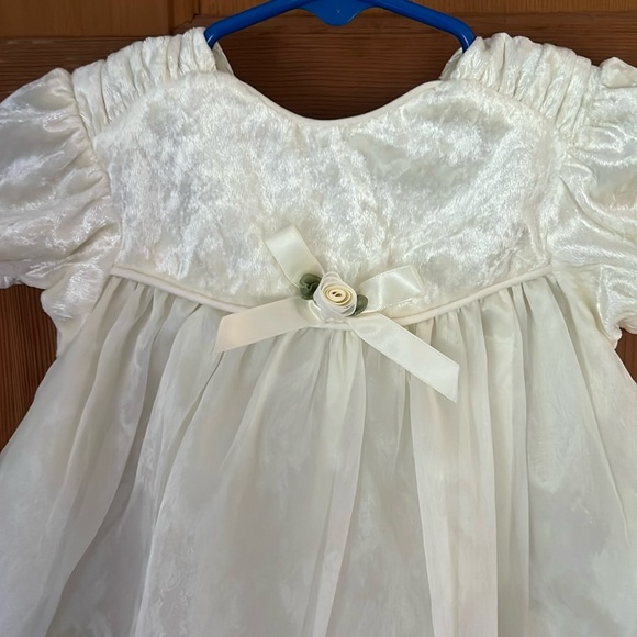 🛍PRETTY LITTLE GIRLS DRESS SIZE 3-6 MONTHS 🛍 - Picture 2 of 7